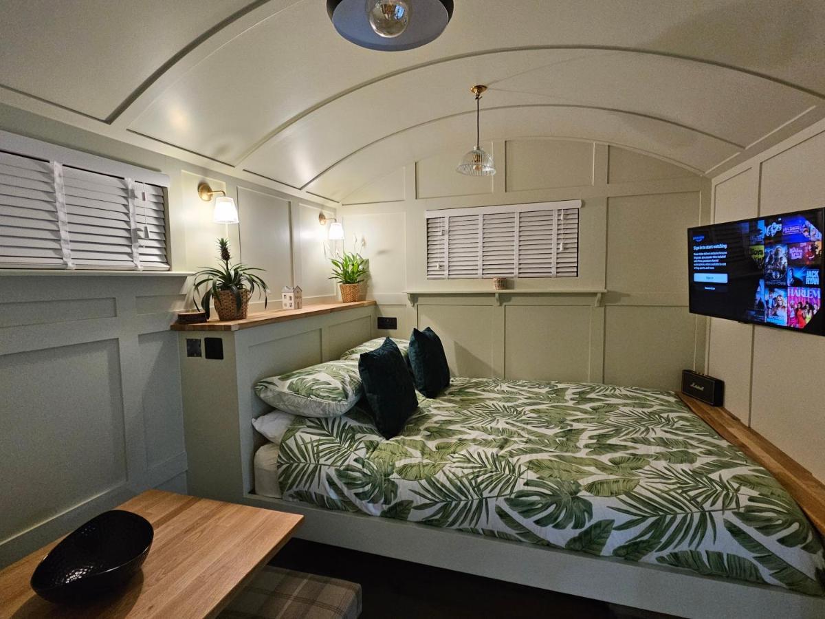 Hotel Gatwick Hideaway Hut Charlwood Exteriér fotografie
