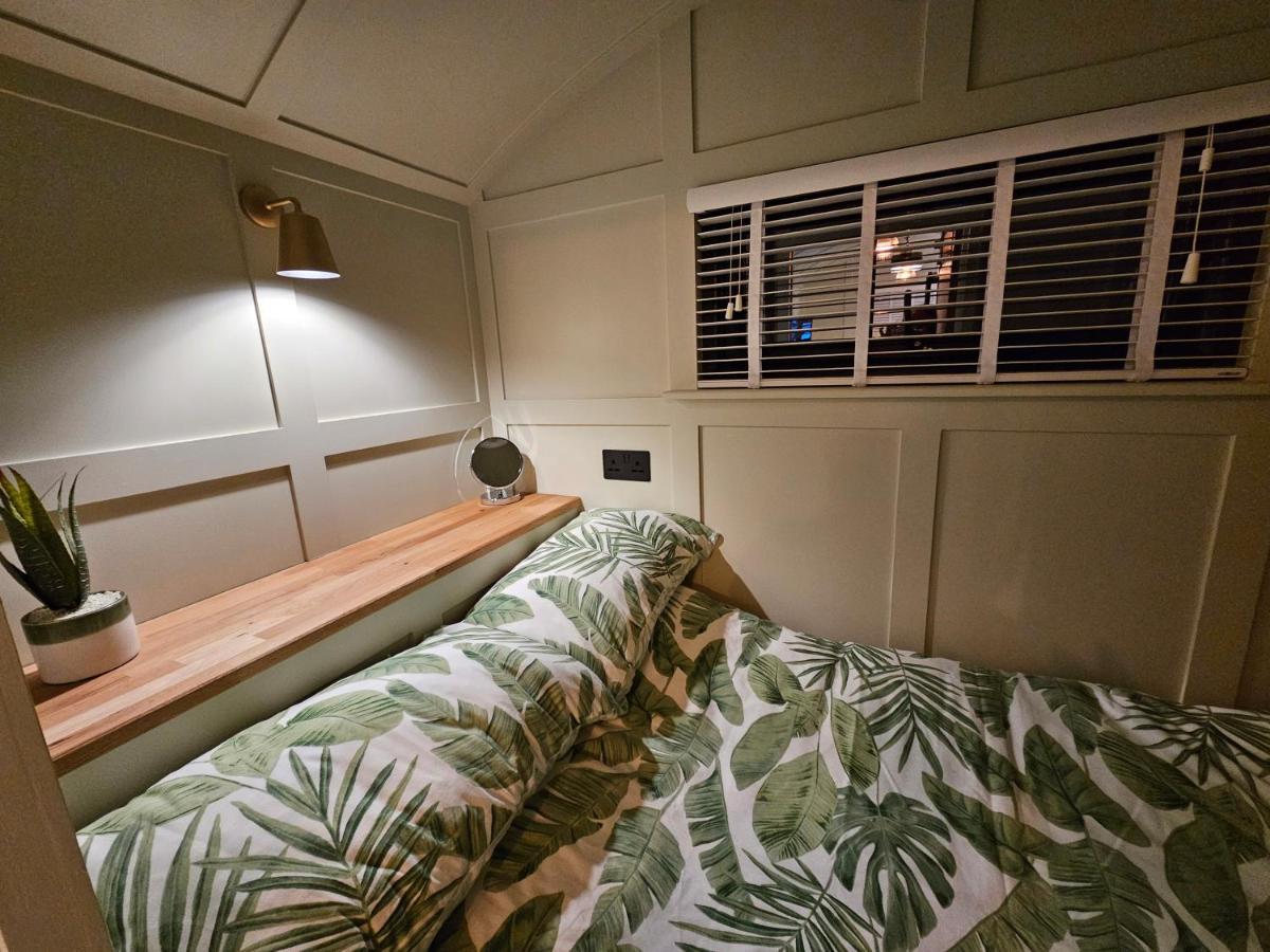Hotel Gatwick Hideaway Hut Charlwood Exteriér fotografie
