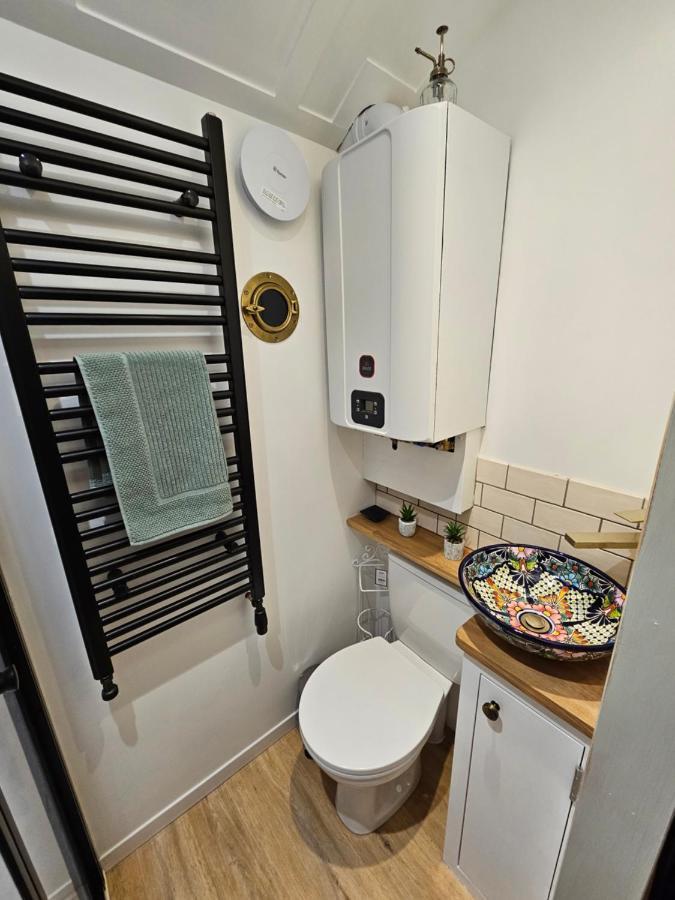 Hotel Gatwick Hideaway Hut Charlwood Exteriér fotografie