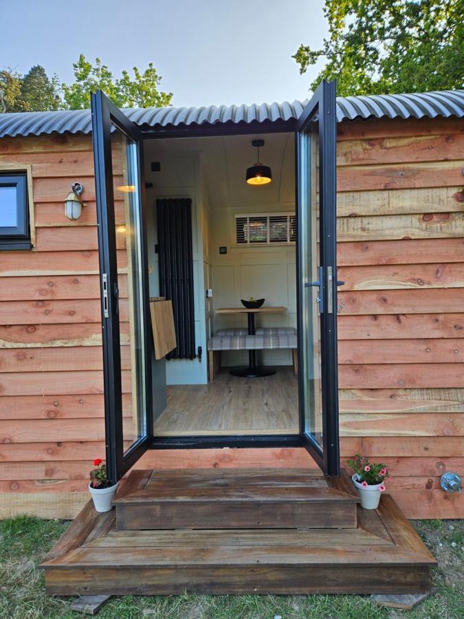 Hotel Gatwick Hideaway Hut Charlwood Exteriér fotografie