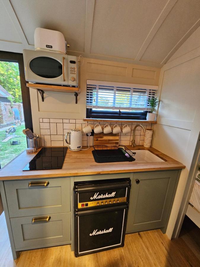 Hotel Gatwick Hideaway Hut Charlwood Exteriér fotografie