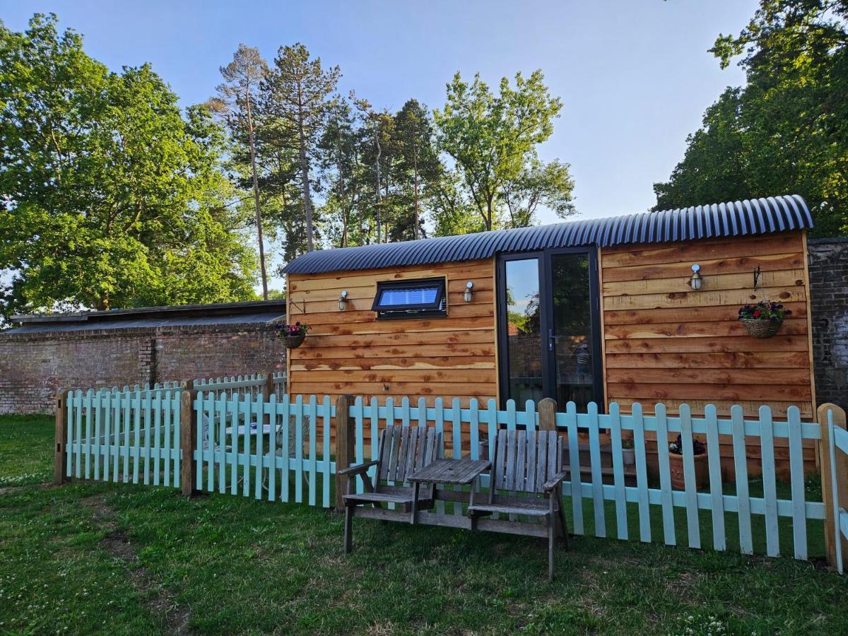 Hotel Gatwick Hideaway Hut Charlwood Exteriér fotografie