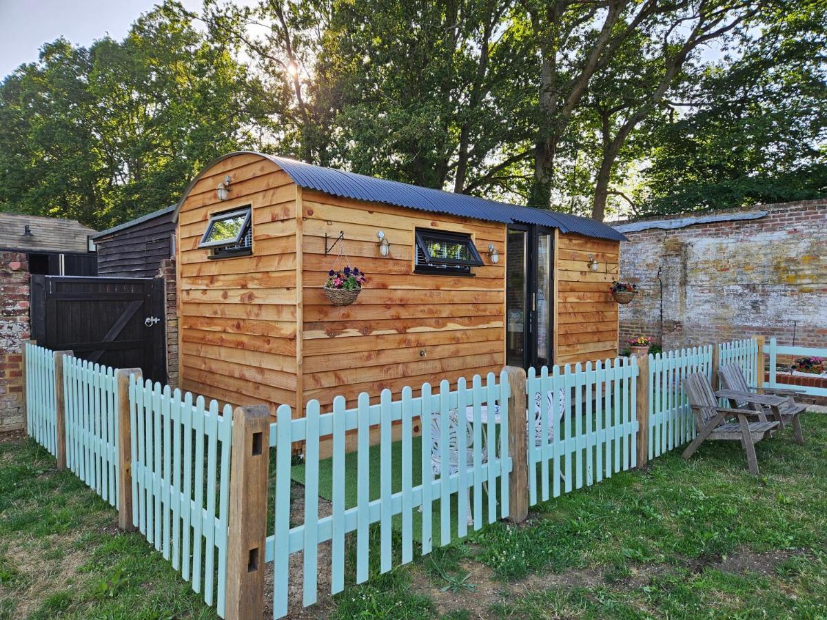 Hotel Gatwick Hideaway Hut Charlwood Exteriér fotografie